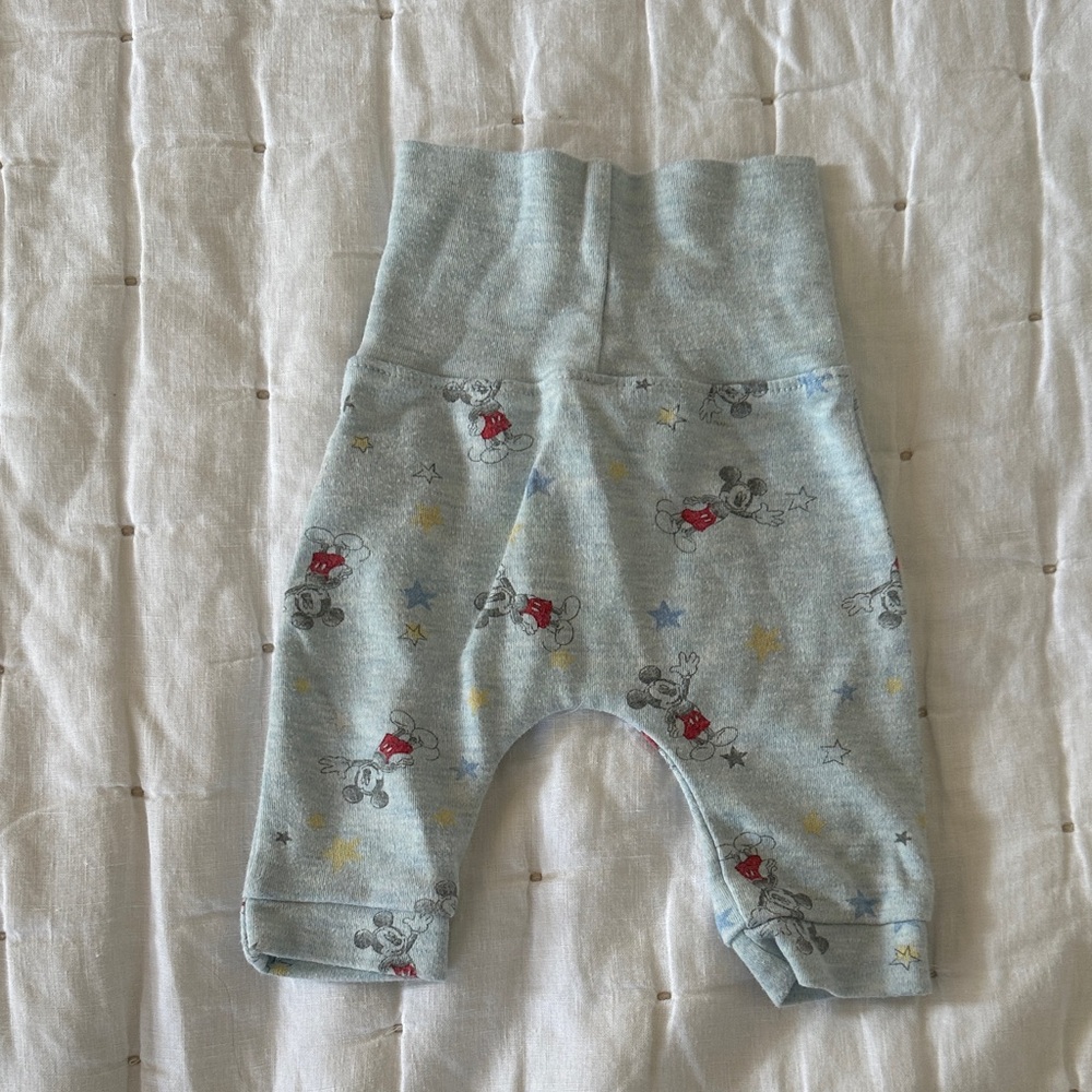 7 pieces of Disney newborn-12mo boy clothes (003) - Picture 5 of 16